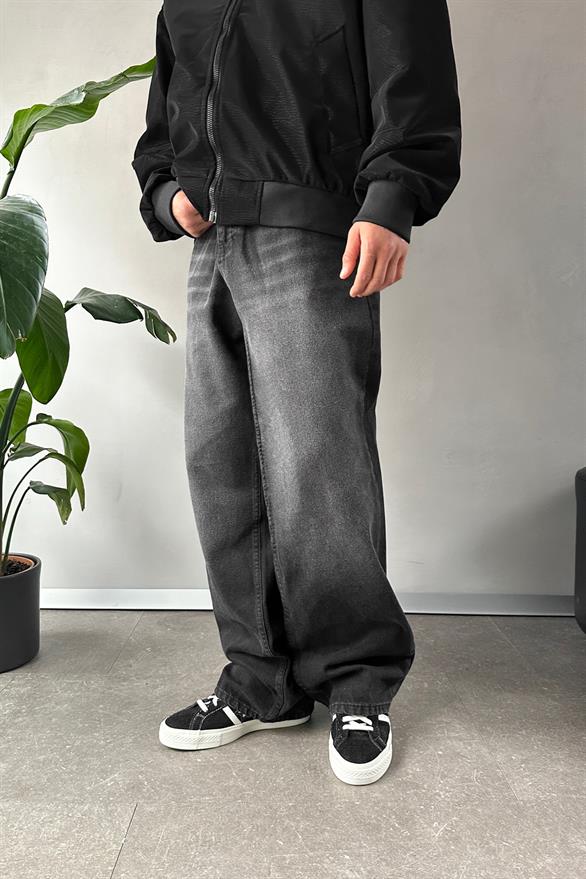 Basic Black Baggy Jeans