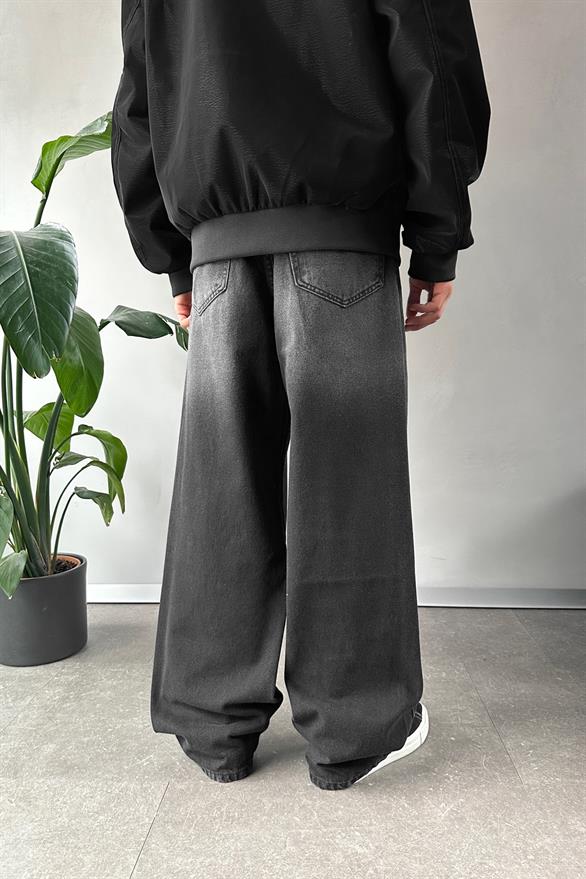 Basic Black Baggy Jeans