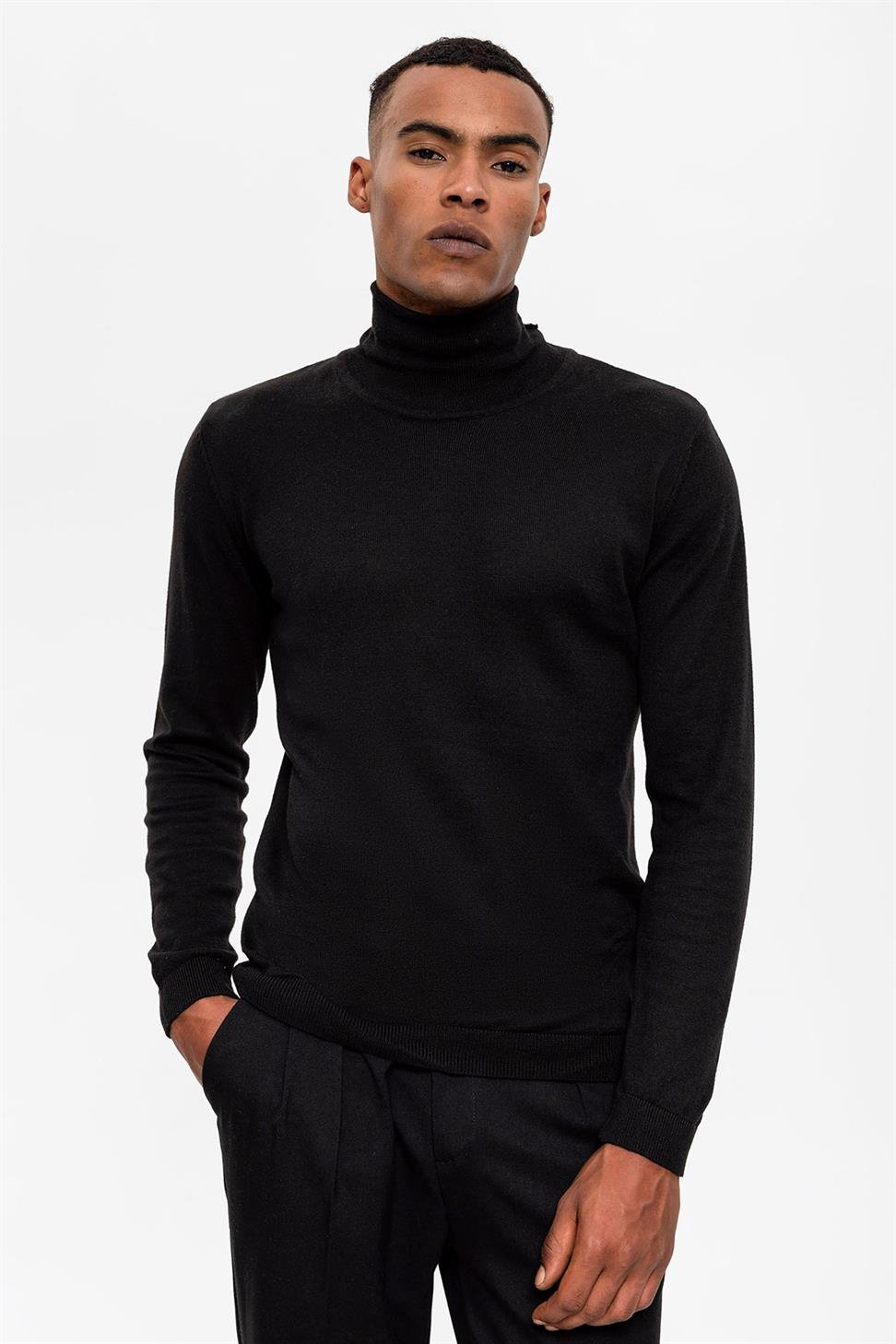 Full Turtle Men's Knitwear